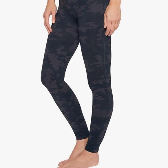 Spanx Look At Me Now Seamless Leggings in Black Camo NWT Athlesiure Yoga size S - Picture 13 of 13